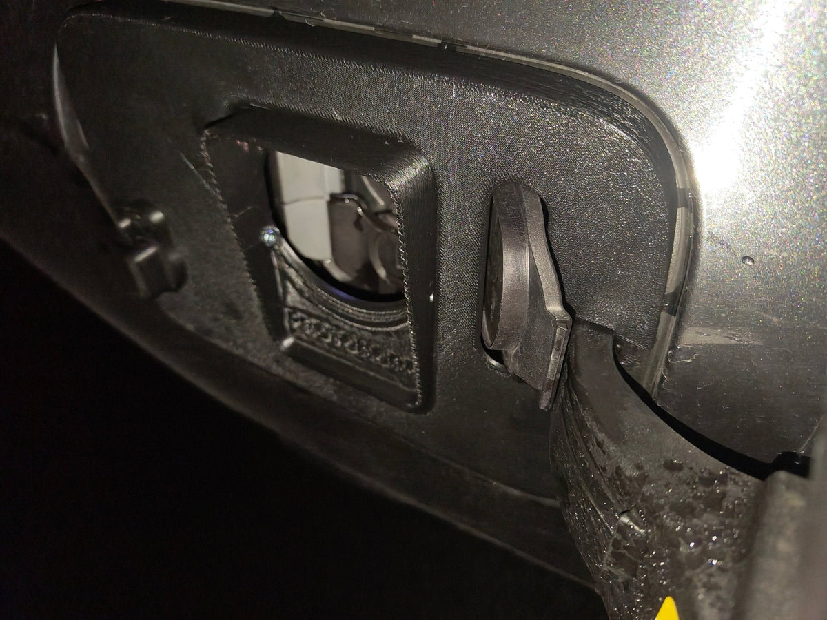 BMW iX3 (G08) 2020+ - Weather and Snow Cover for Charging Port - photo 4