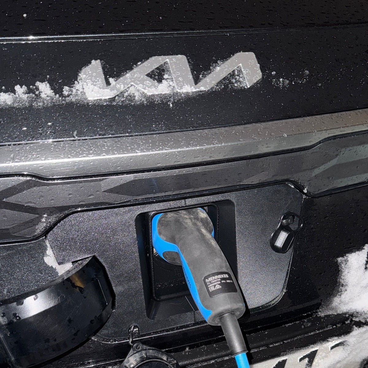 Kia Niro EV - Weather and Snow Cover for Charging Port