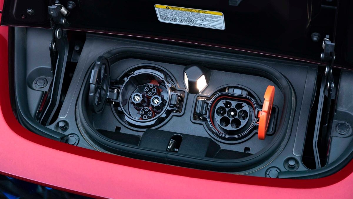 Nissan Leaf (ZE1) V2 - Weather and Snow Cover for Charging Port - photo 4