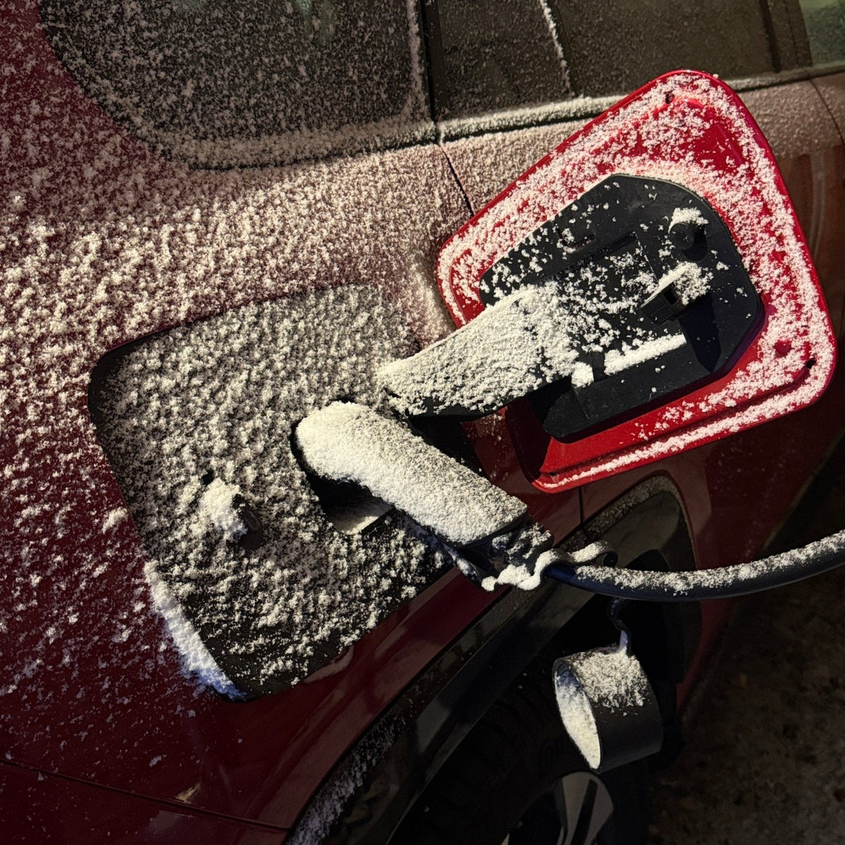 Toyota Rav4 hybrid V2 - Weather and Snow Cover for Charging Port
