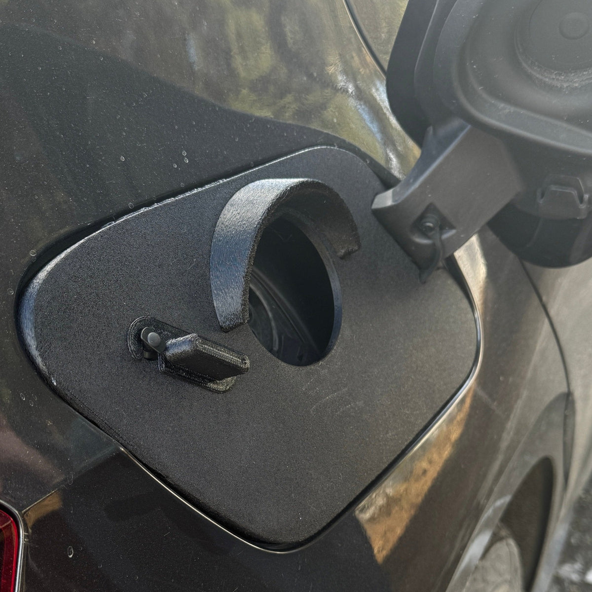VolksWagen ID.3 - Weather and Snow Cover for Charging Port - photo 2