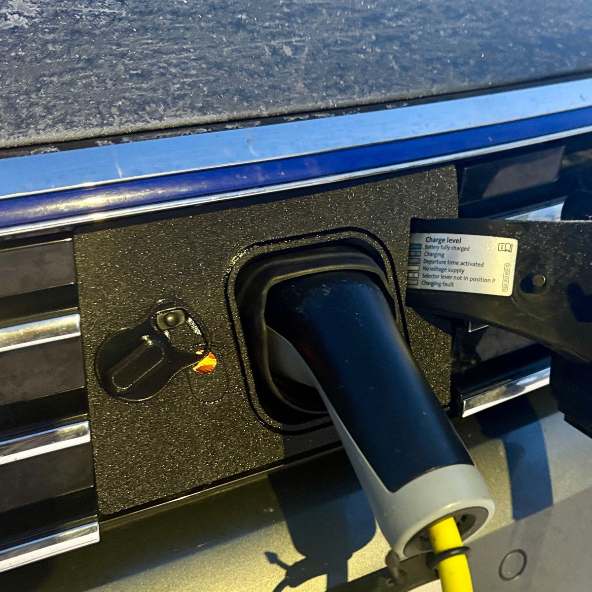 VW Volkswagen Passat Gte V2 - Weather and Snow Cover for Charging Port