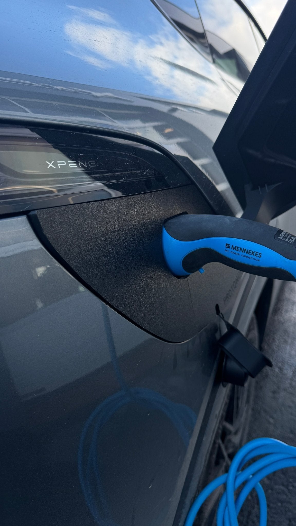 Xpeng G6 - Weather and Snow Cover for Charging Port