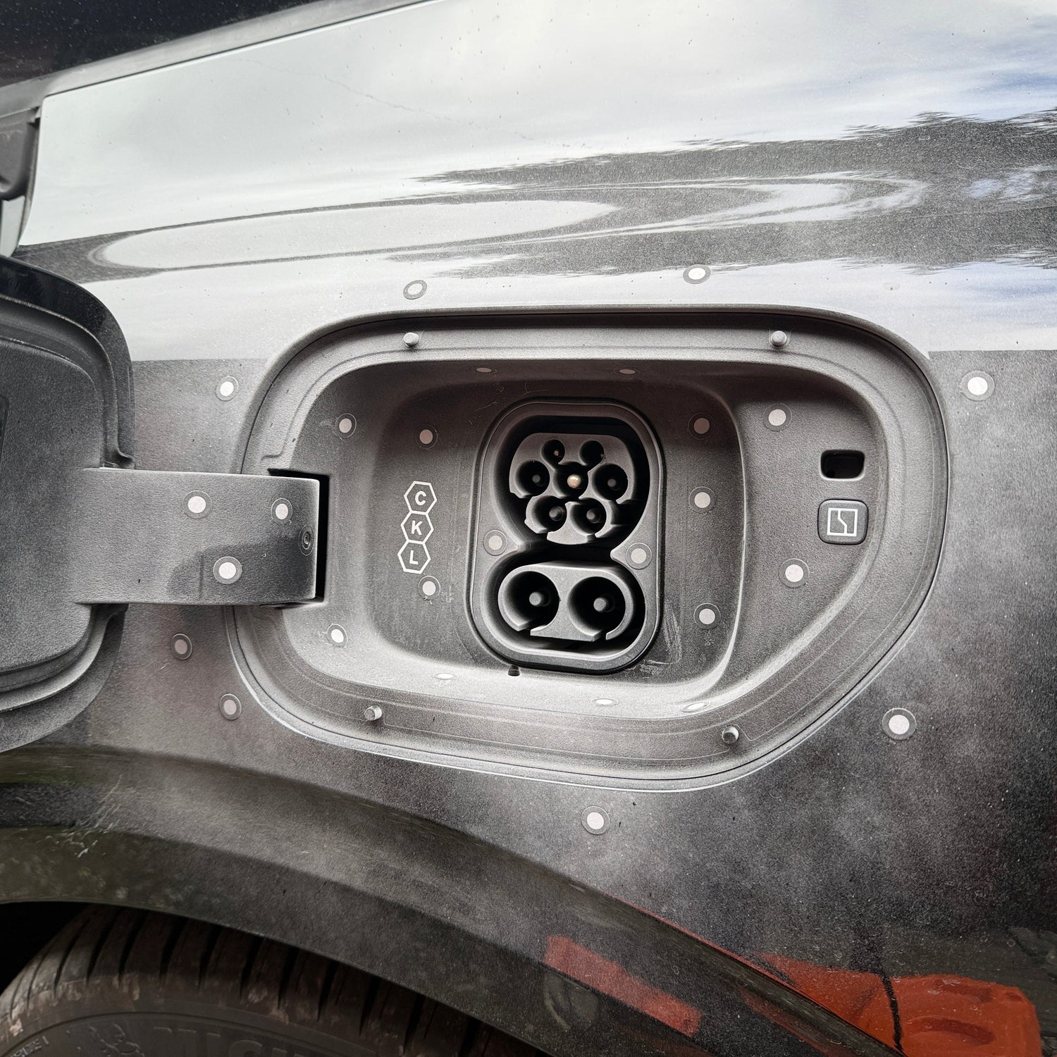 Zeekr 7GT - Weather and Snow Cover for Charging Port - photo 4