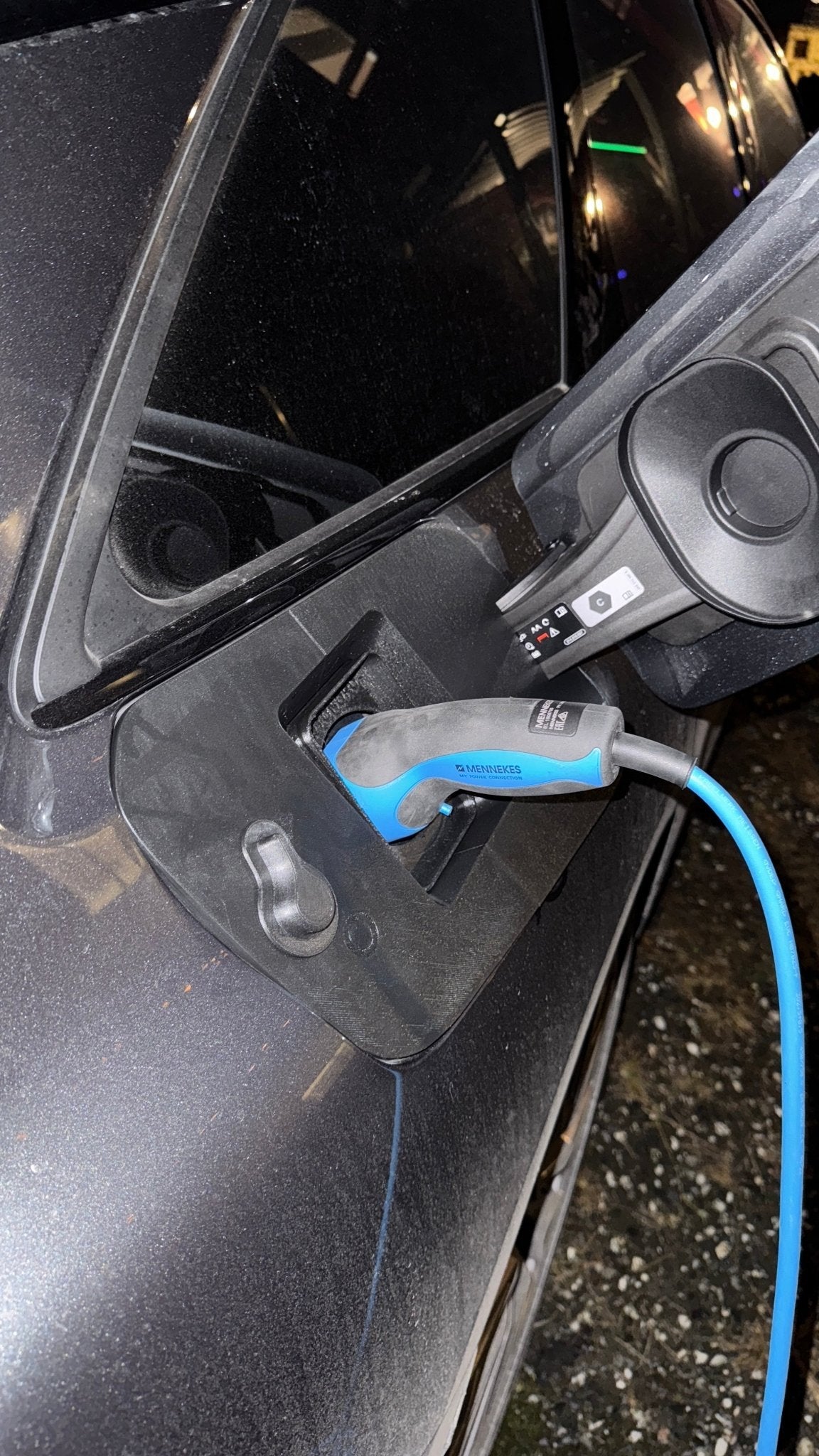 Audi A6 Avant E-Tron - Weather and Snow Cover for Charging Port - photo 4