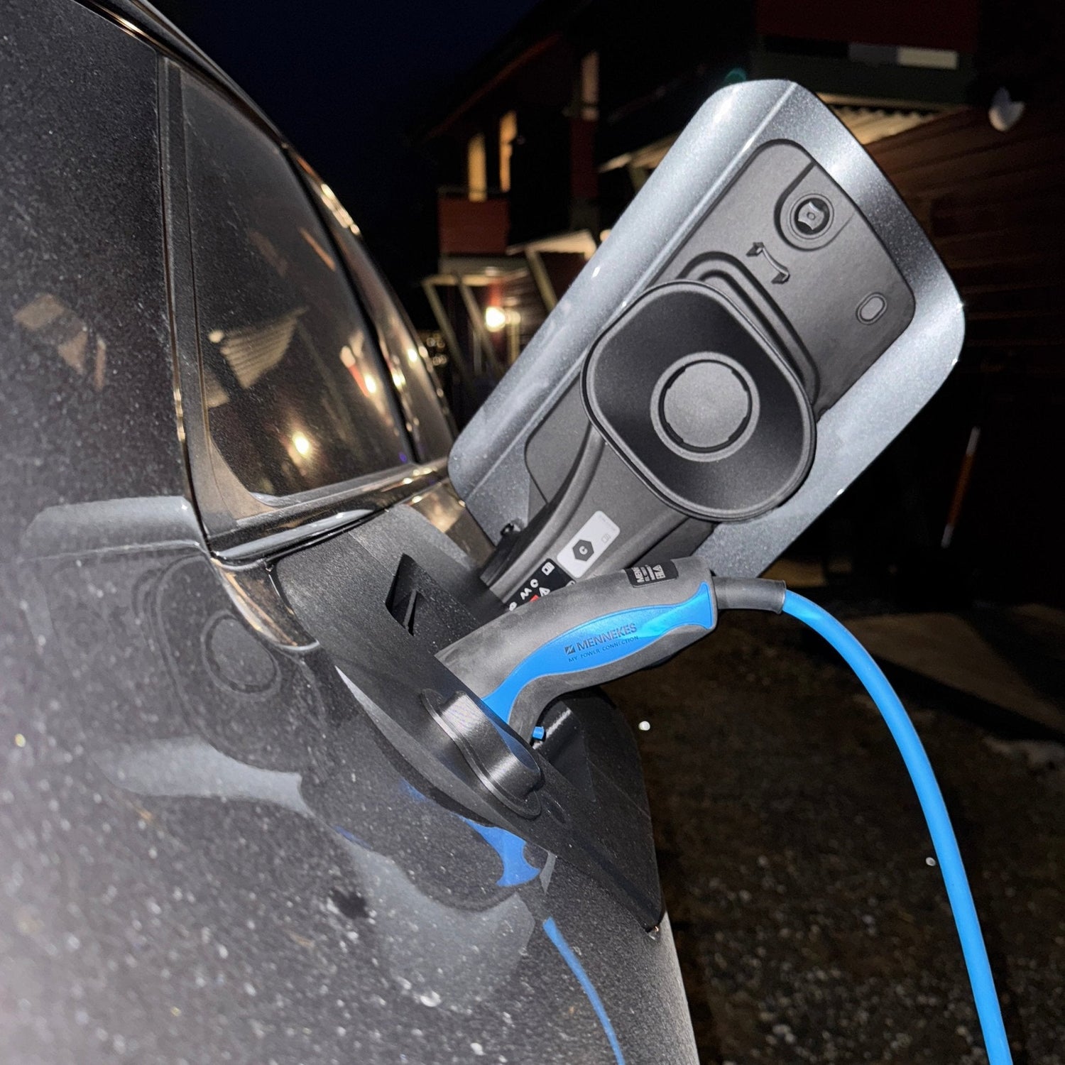Audi A6 Avant E-Tron - Weather and Snow Cover for Charging Port - photo 2