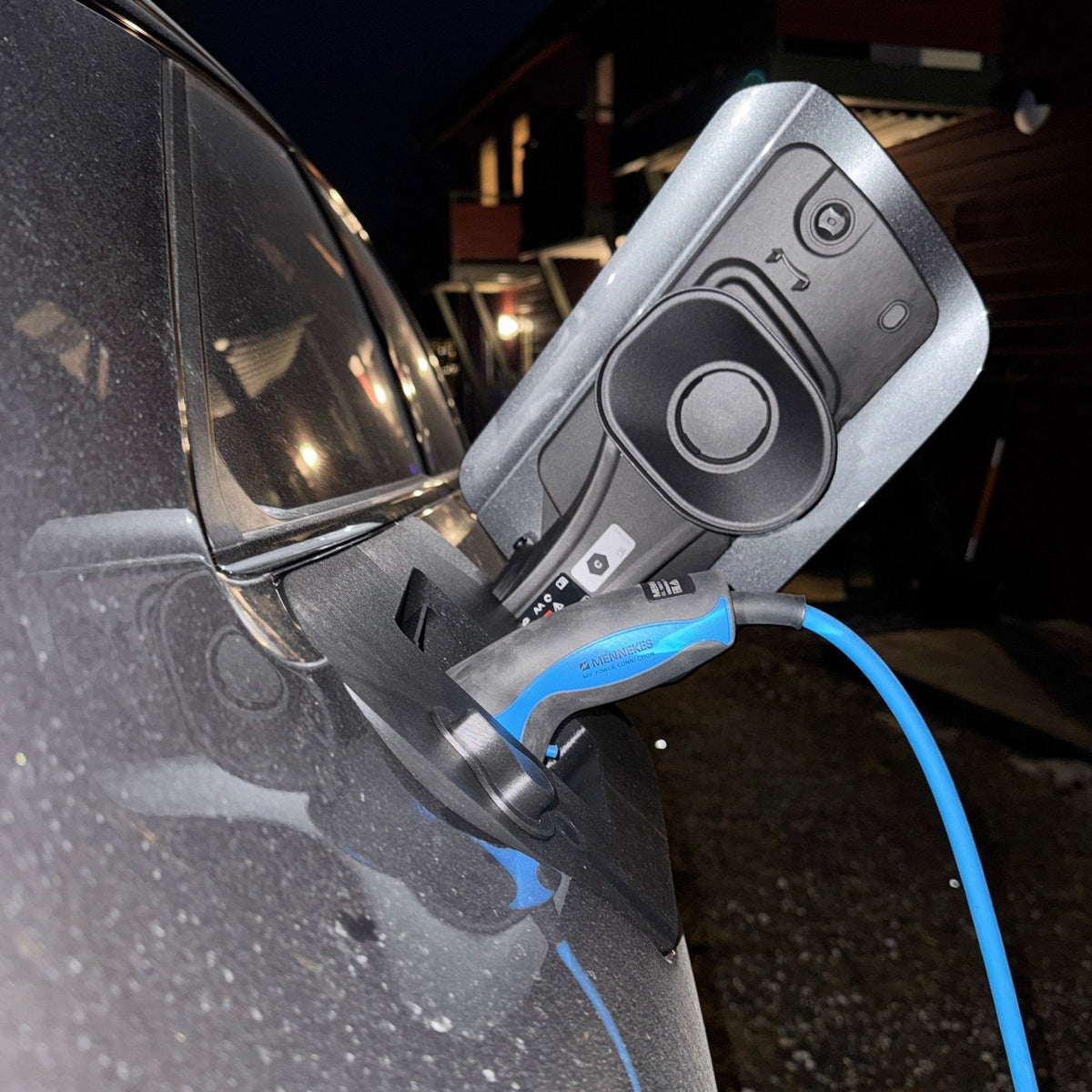 Audi A6 Avant E-Tron - Weather and Snow Cover for Charging Port - photo 2
