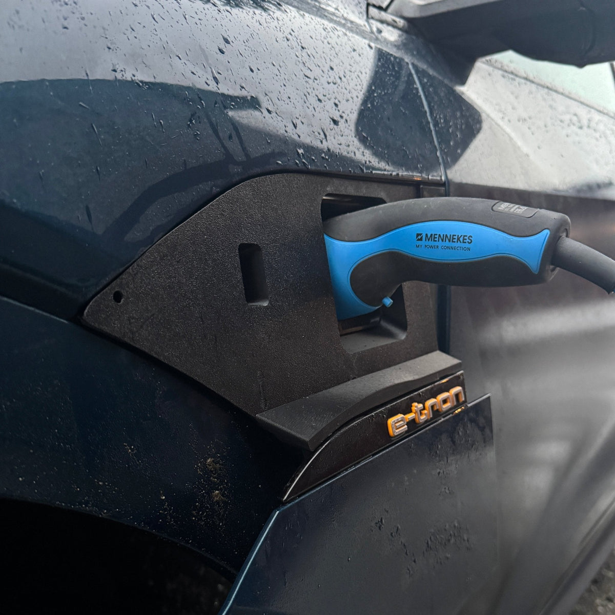 Audi E-tron 50/55 - Q8 - Weather and Snow Cover for Charging Port - photo 2