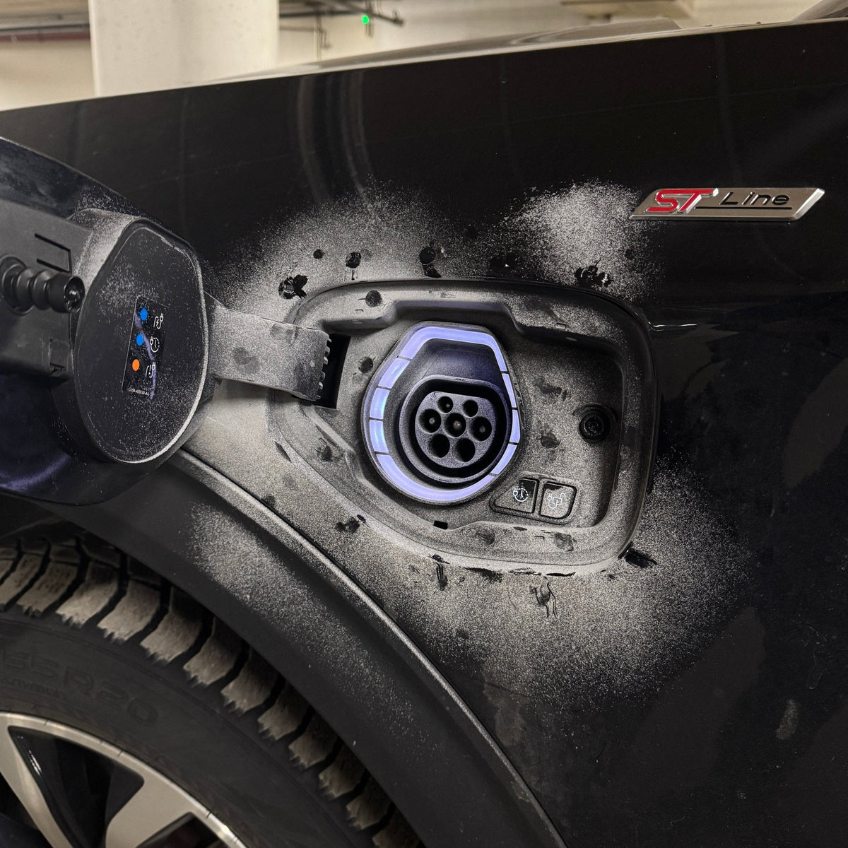 Ford Explorer Plug-In Hybrid - Weather and Snow Cover for Charging Port - photo 2
