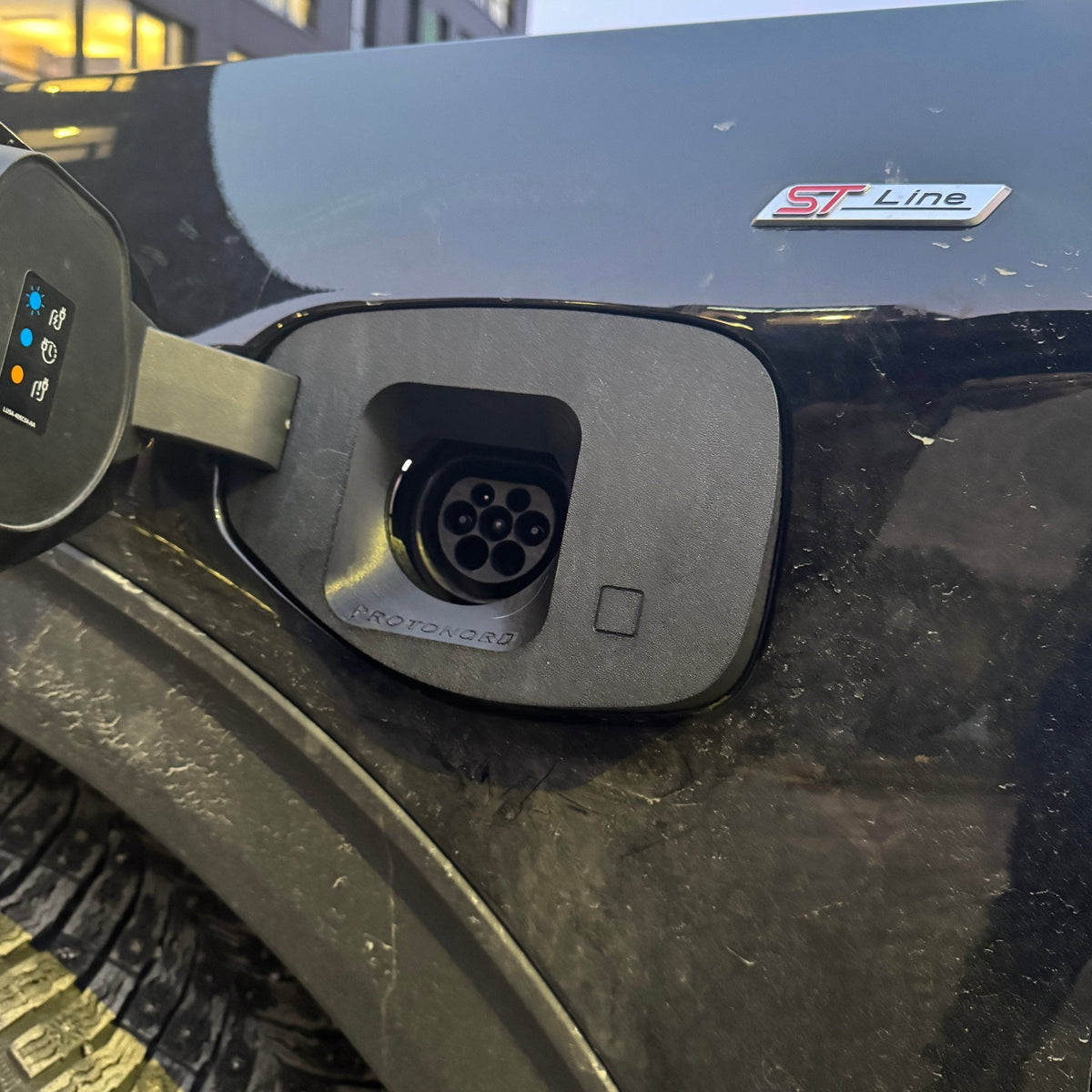 Ford Explorer Plug-In Hybrid - Weather and Snow Cover for Charging Port