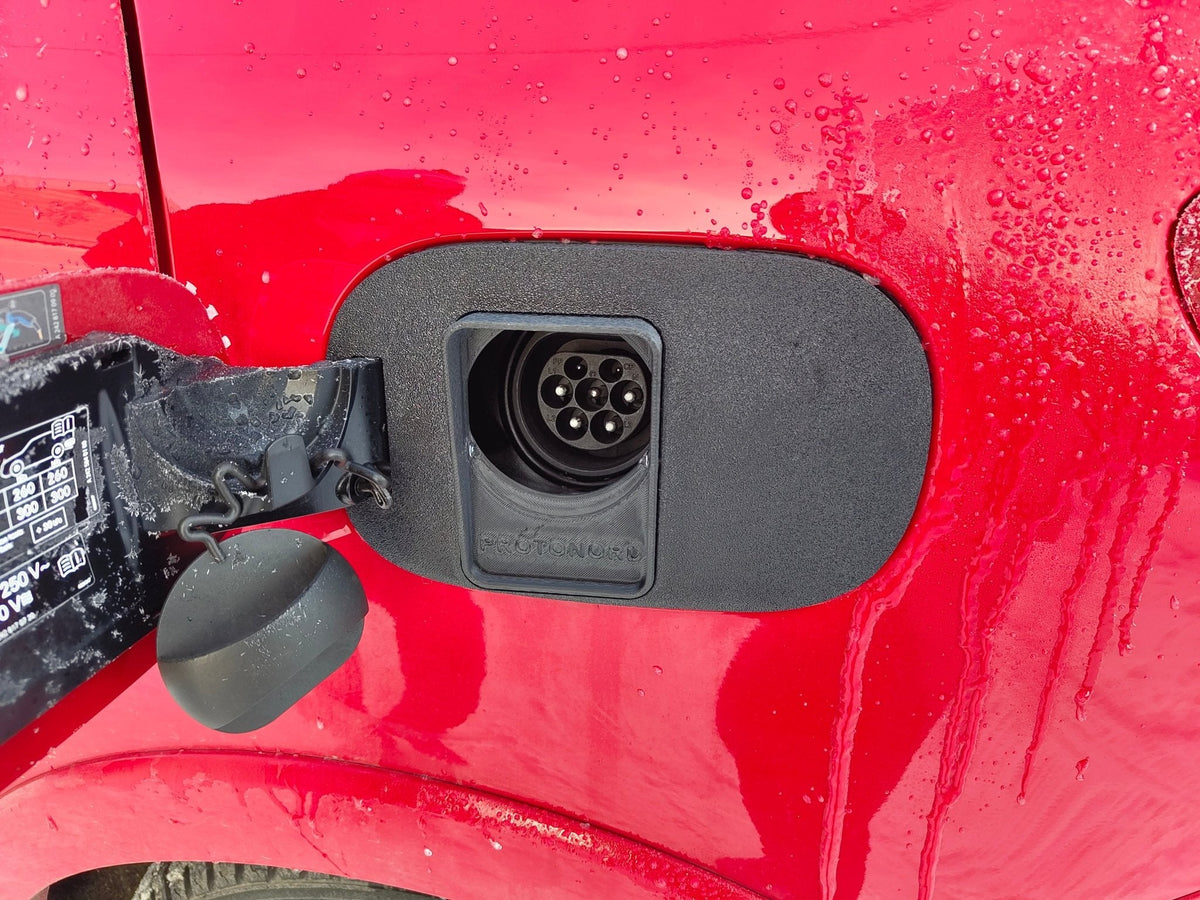 Mercedes B250e - Weather and Snow Cover for Charging Port - photo 2