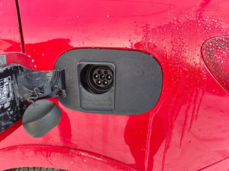 Mercedes B250e - Weather and Snow Cover for Charging Port