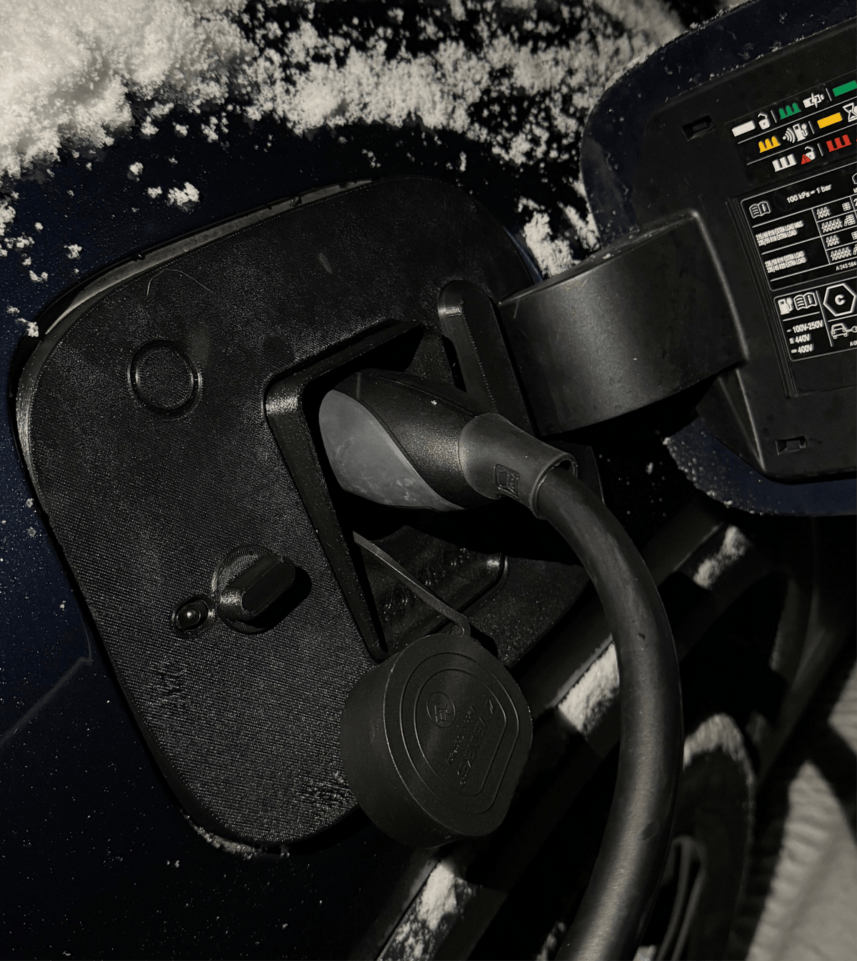 Mercedes EQA - Weather and Snow Cover for Charging Port - photo 3