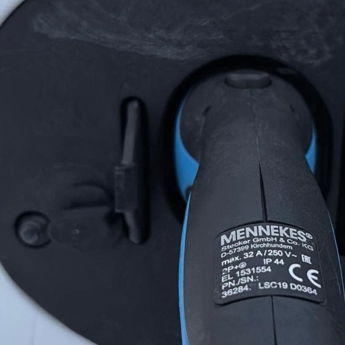 Mitsubishi Outlander Hybrid gen1 - Weather and Snow Cover for Charging Port - photo 2