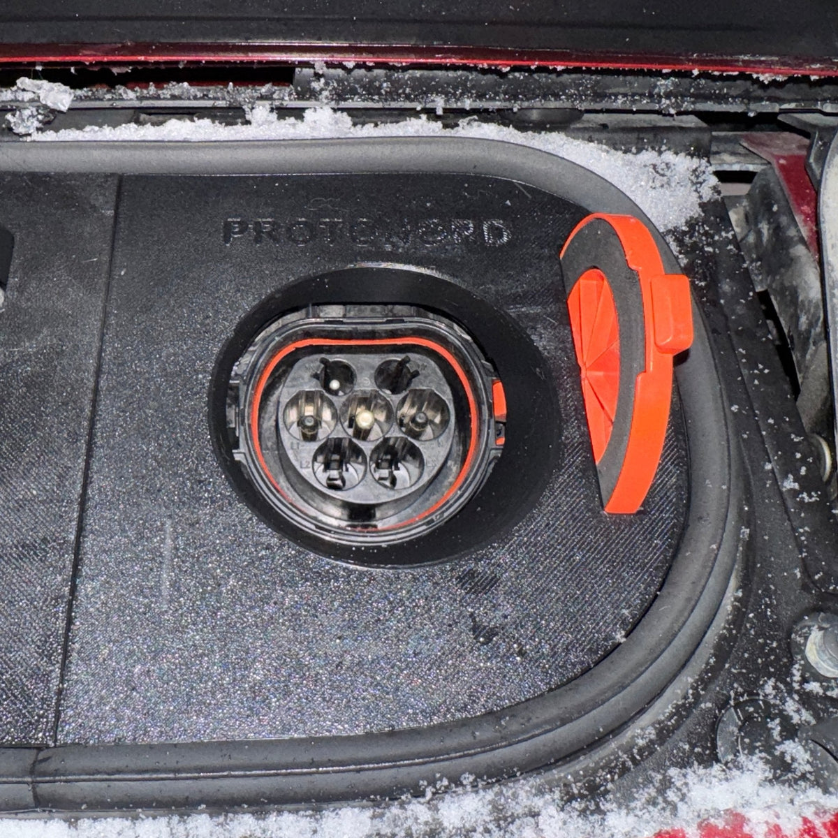 Nissan Leaf (ZE1) V2 - Weather and Snow Cover for Charging Port - photo 3