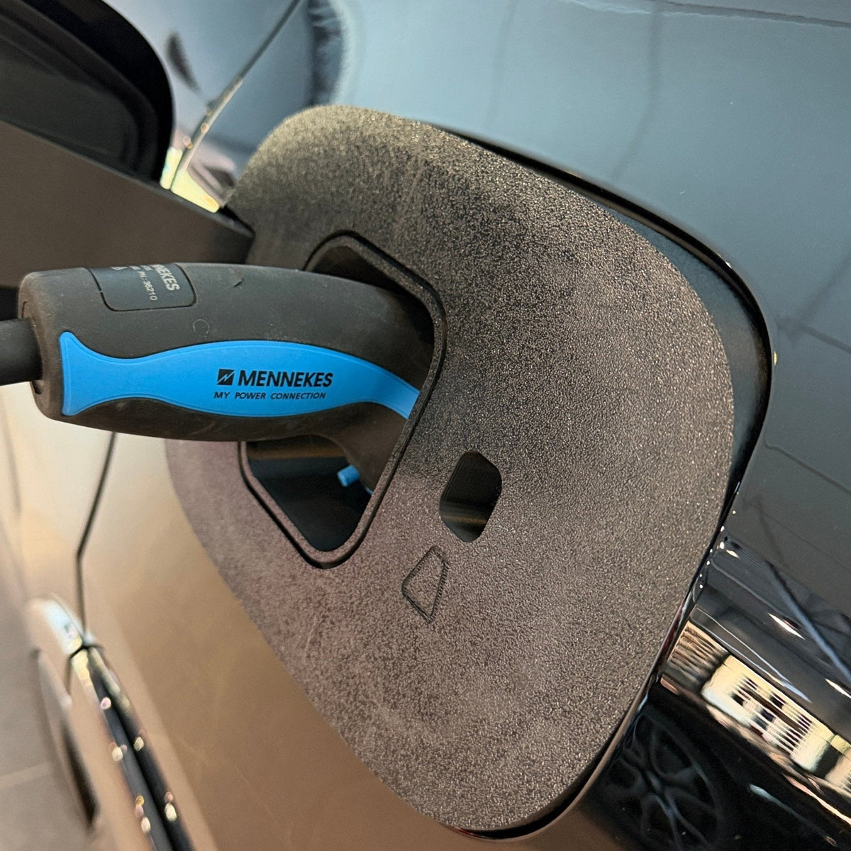 Porsche Cayenne E-Hybrid - Weather and Snow Cover for Charging Port