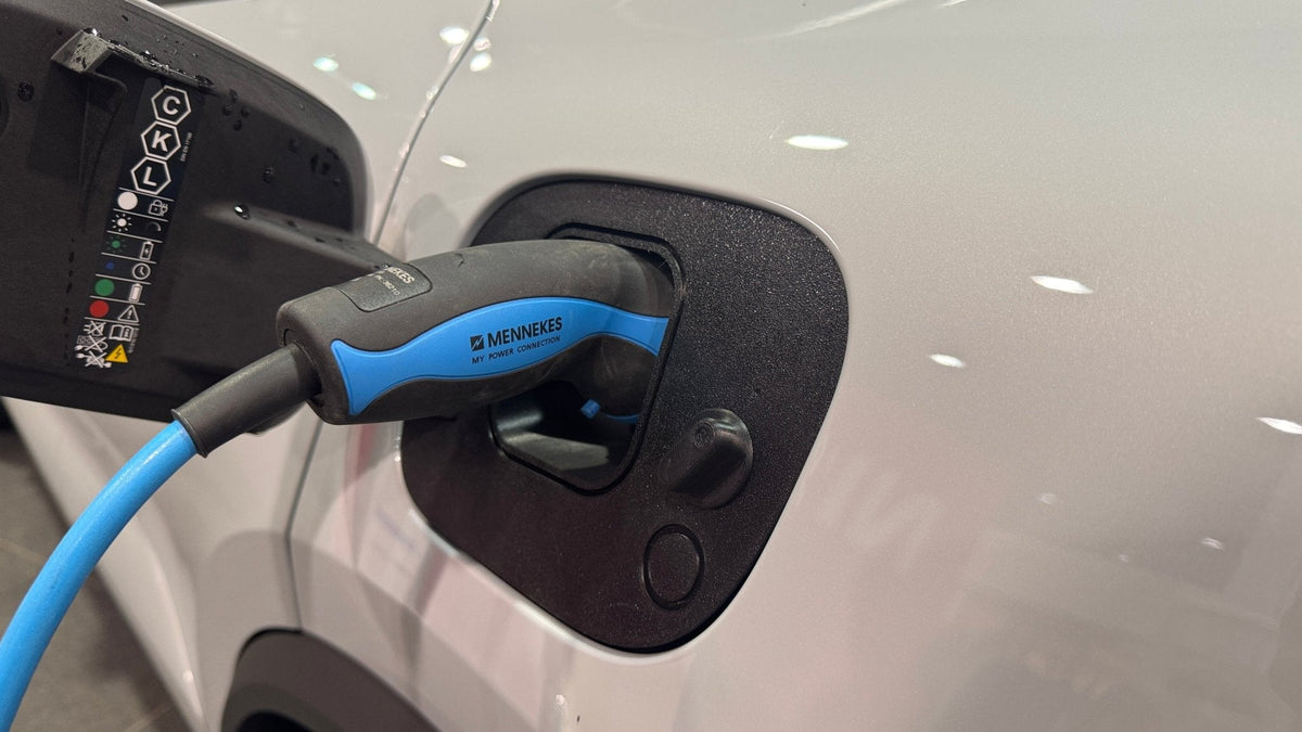 Porsche Macan - Weather and Snow Cover for Charging Port