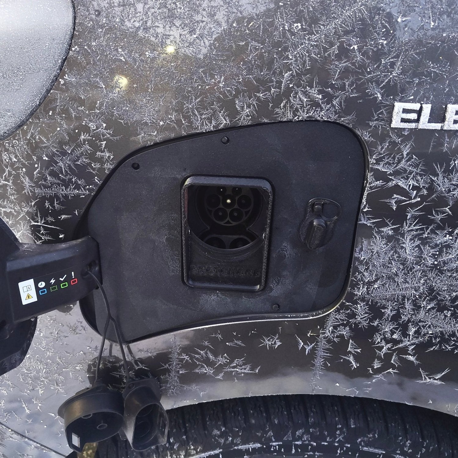 Toyota ProAce Electric - Weather and Snow Cover for Charging Port - photo 2