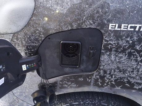 Toyota ProAce Electric - Weather and Snow Cover for Charging Port - photo 2