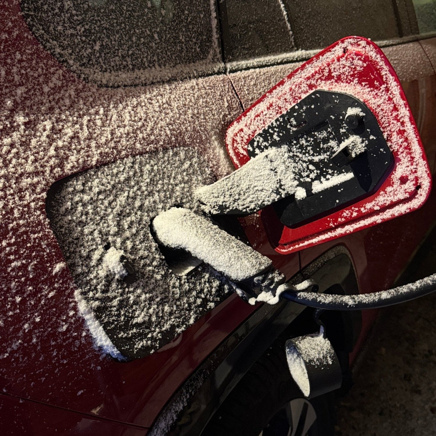 Suzuki Across V2 - Weather and Snow Cover for Charging Port