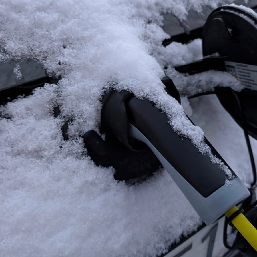 Volkswagen Golf GTE - Weather and Snow Cover for Charging Port - photo 2