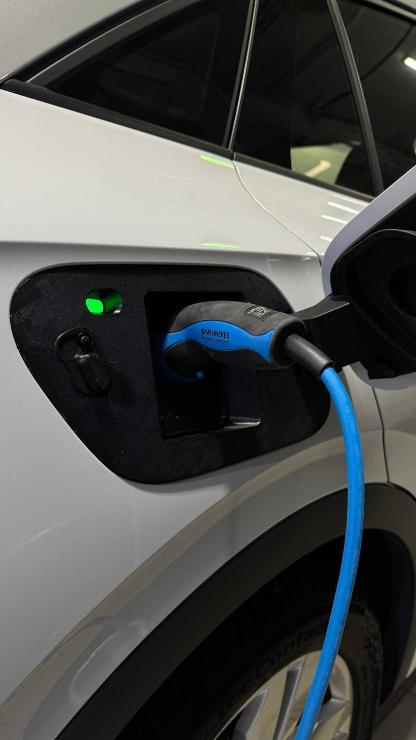 VolksWagen ID.4 ID.5 V2 - Weather and Snow Cover for Charging Port