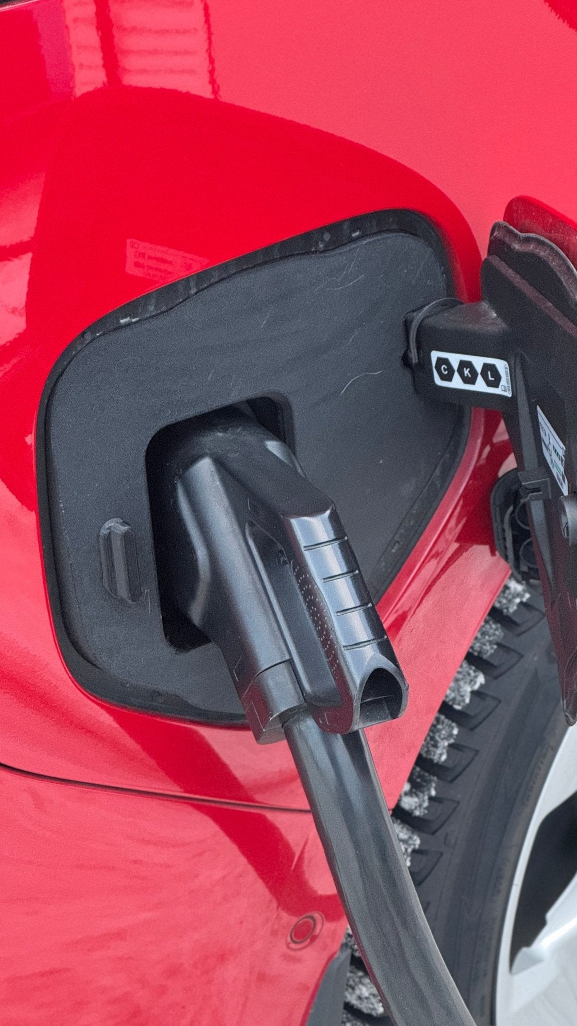VolksWagen ID.Buzz - Weather and Snow Cover for Charging Port - photo 2