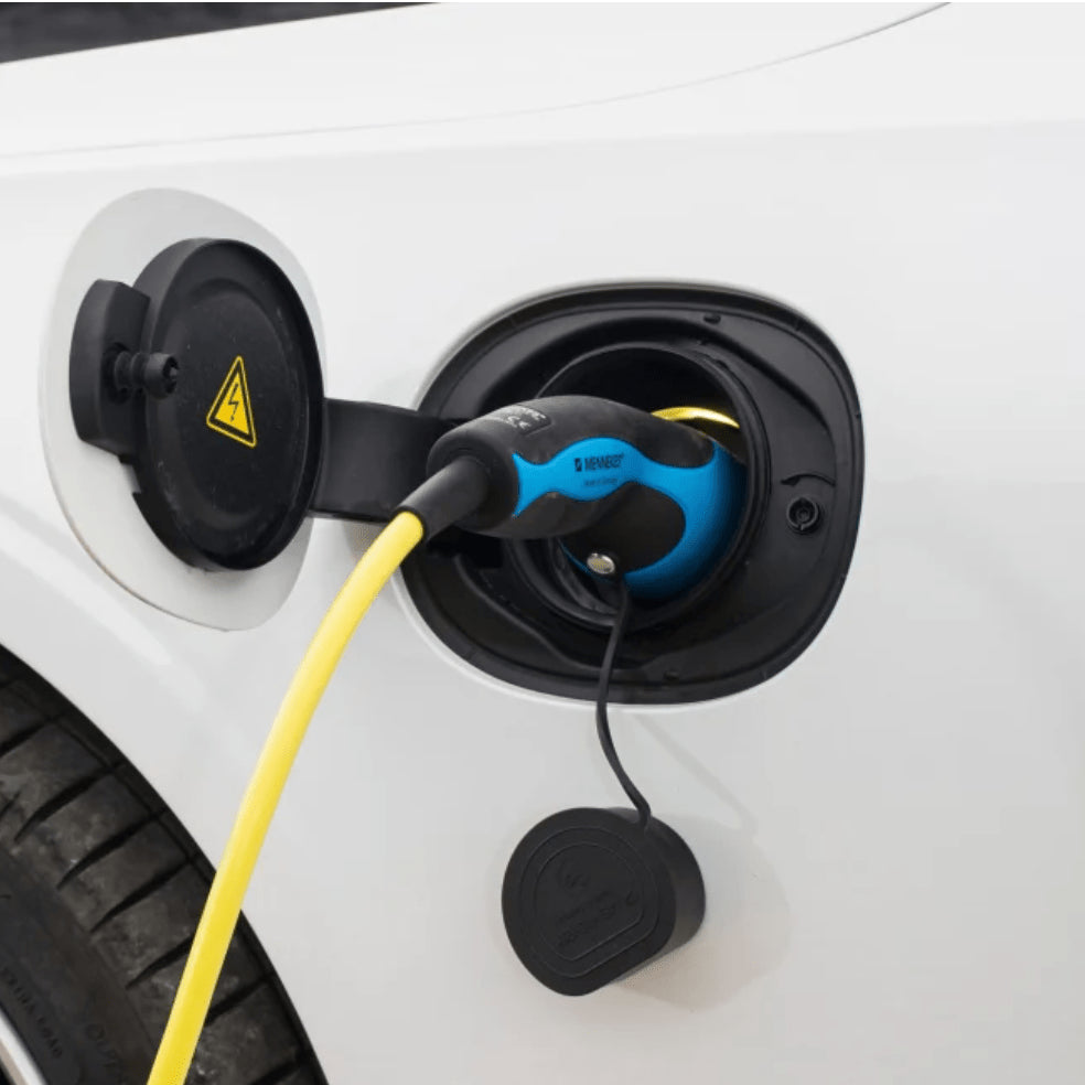 Volvo V90 Plug-In Hybrid - Weather and Snow Cover for Charging Port - photo 3