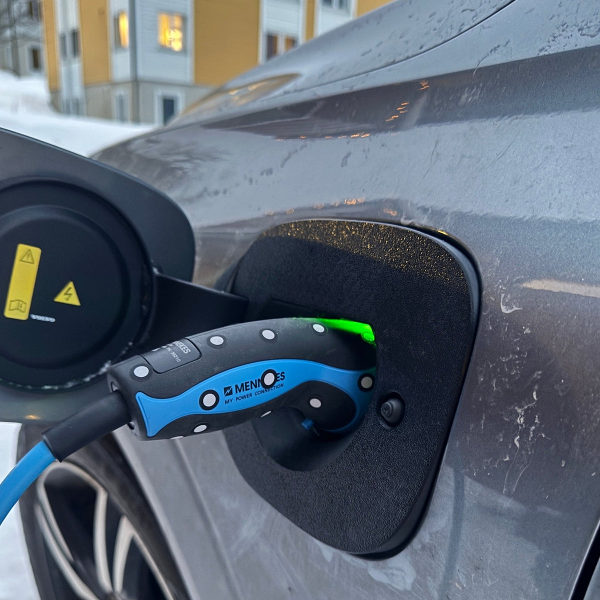 Volvo XC60 Plug-In Hybrid - Weather and Snow Cover for Charging Port - photo 5