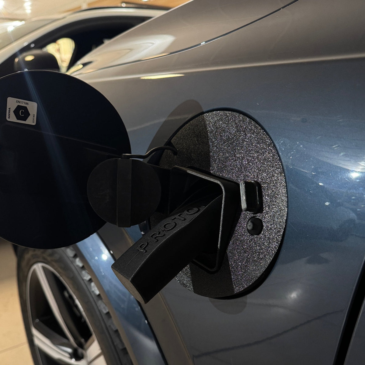 Volvo XC90 Plug-In Hybrid - Weather and Snow Cover for Charging Port