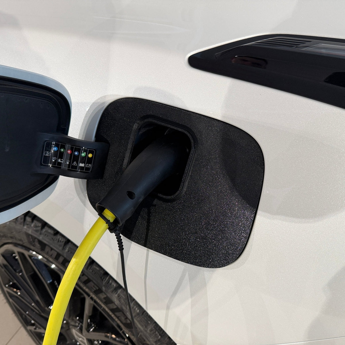 Zeekr 001 - Weather and Snow Cover for Charging Port